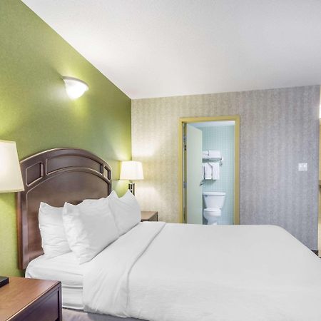 Clarion Hotel & Conference Centre Sherwood Park Bagian luar foto