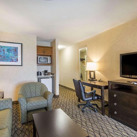 Clarion Hotel & Conference Centre Sherwood Park Bagian luar foto