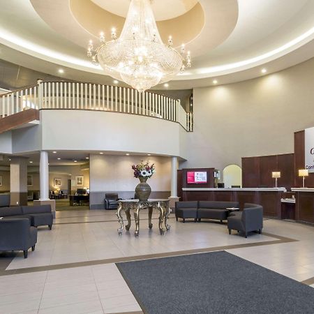Clarion Hotel & Conference Centre Sherwood Park Bagian luar foto