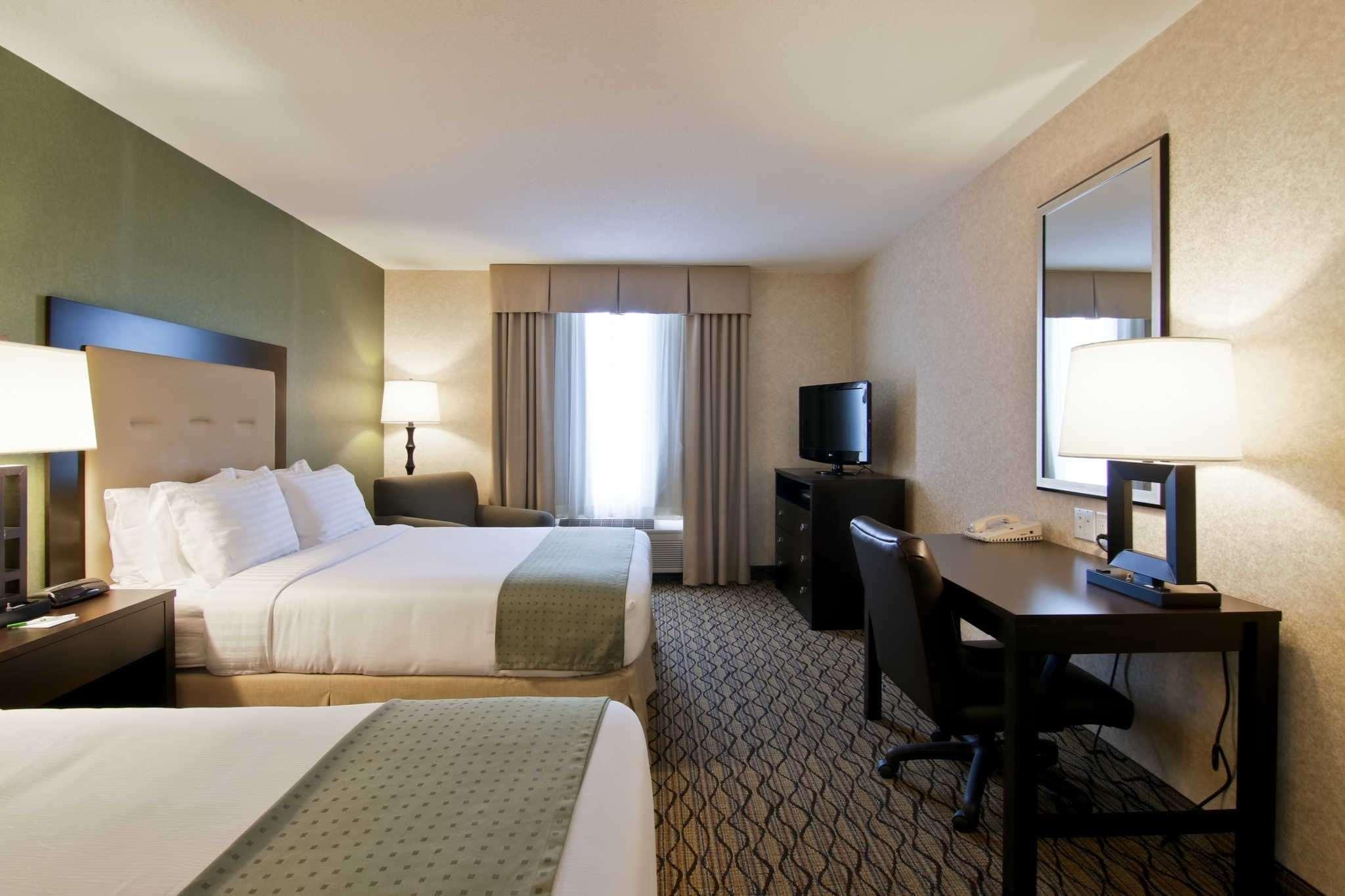 Clarion Hotel & Conference Centre Sherwood Park Bagian luar foto