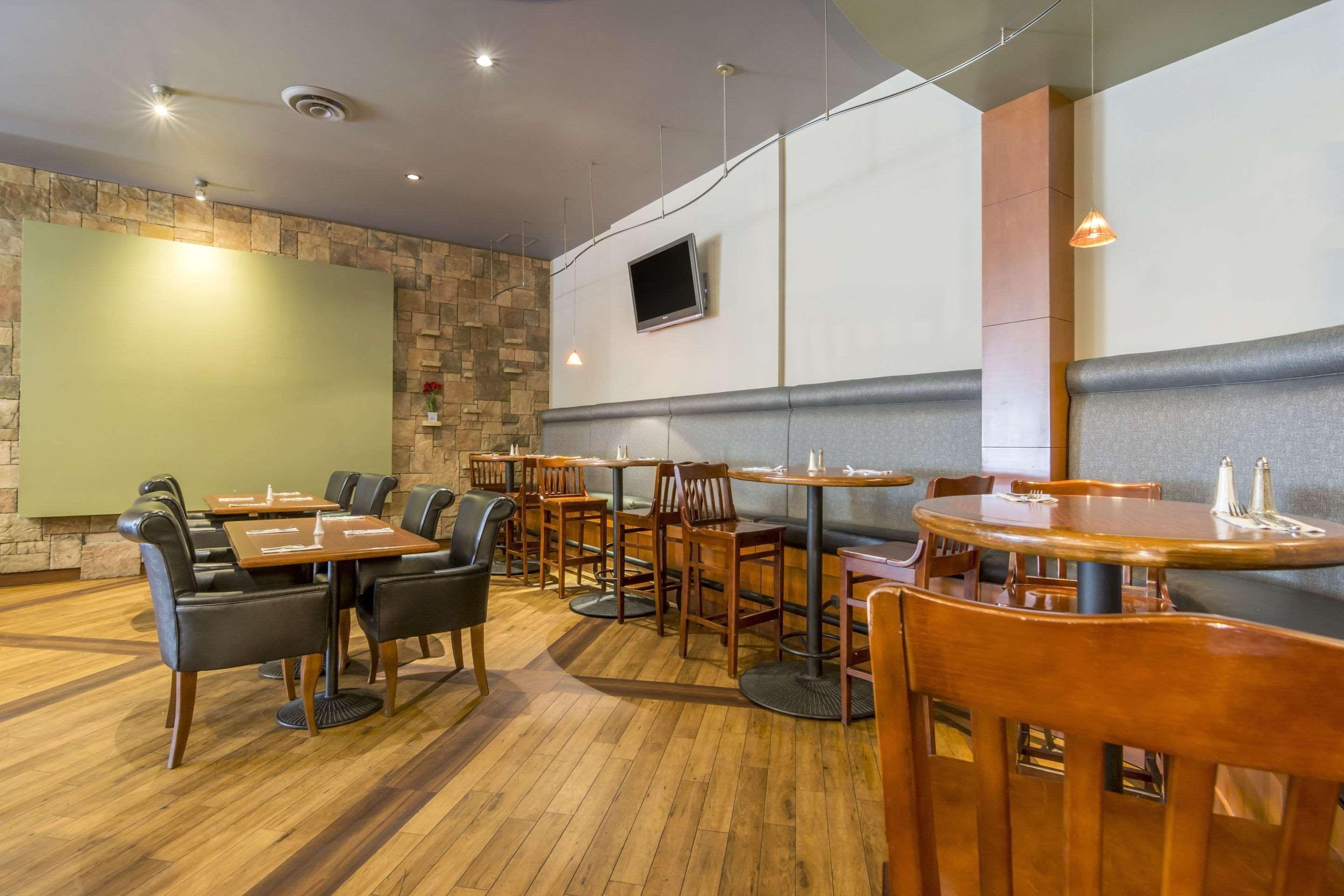 Clarion Hotel & Conference Centre Sherwood Park Bagian luar foto