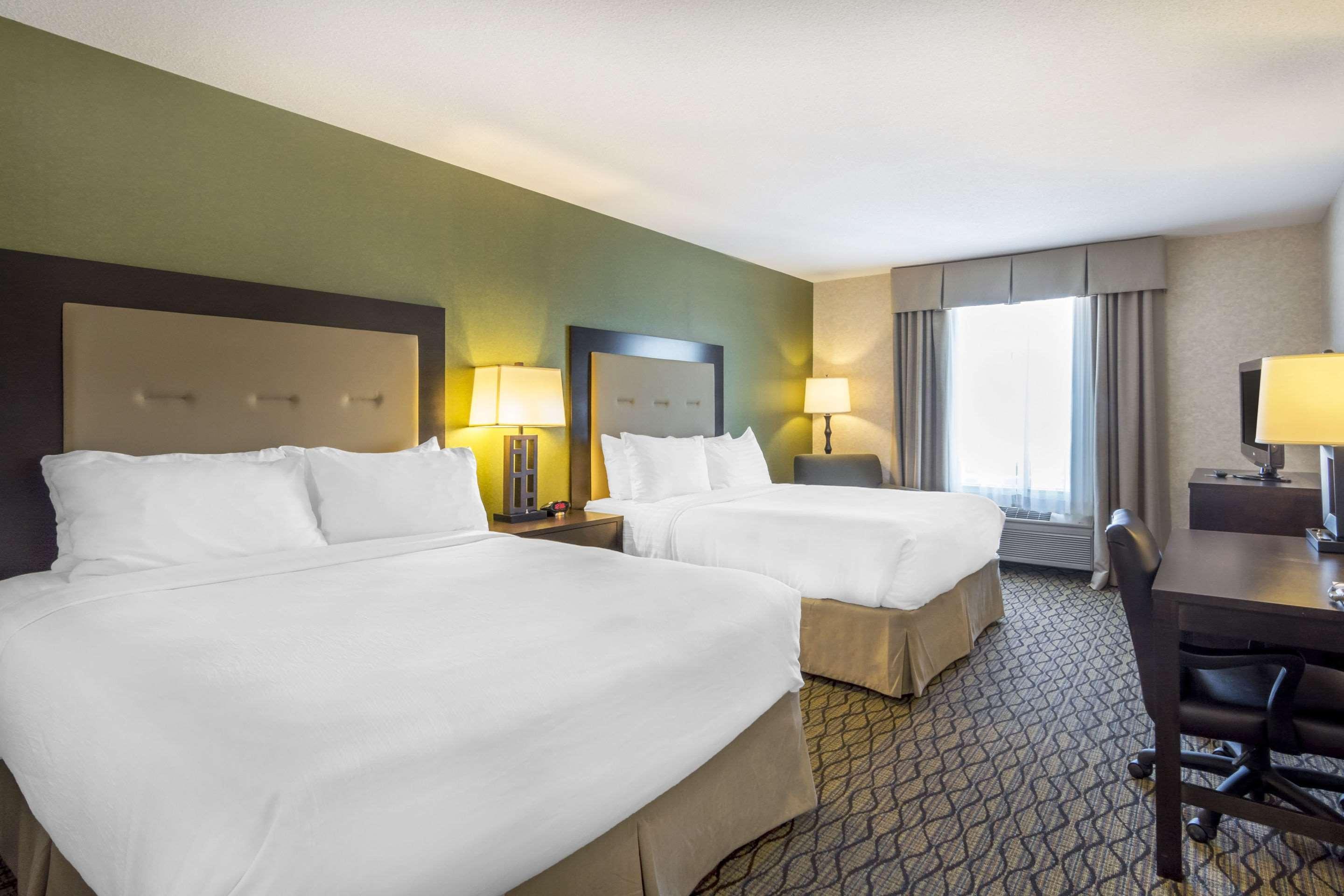 Clarion Hotel & Conference Centre Sherwood Park Bagian luar foto