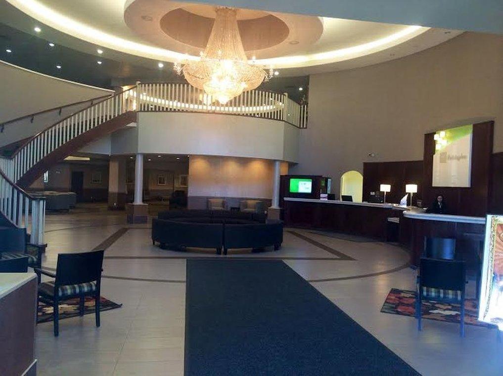 Clarion Hotel & Conference Centre Sherwood Park Bagian luar foto