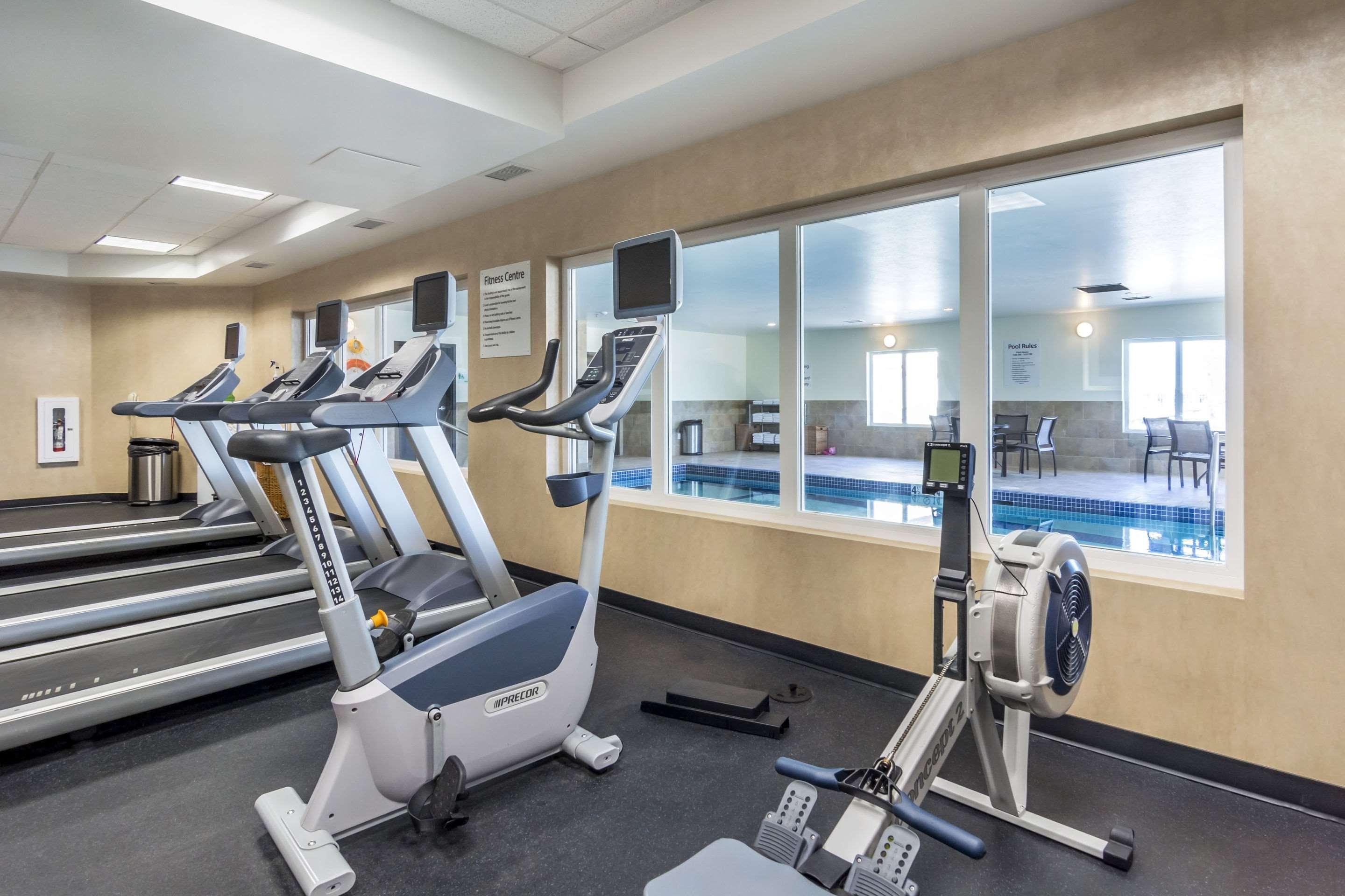 Clarion Hotel & Conference Centre Sherwood Park Bagian luar foto