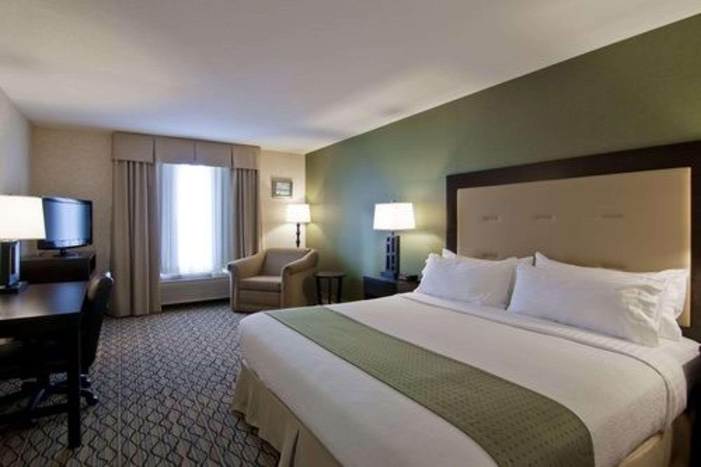 Clarion Hotel & Conference Centre Sherwood Park Bagian luar foto
