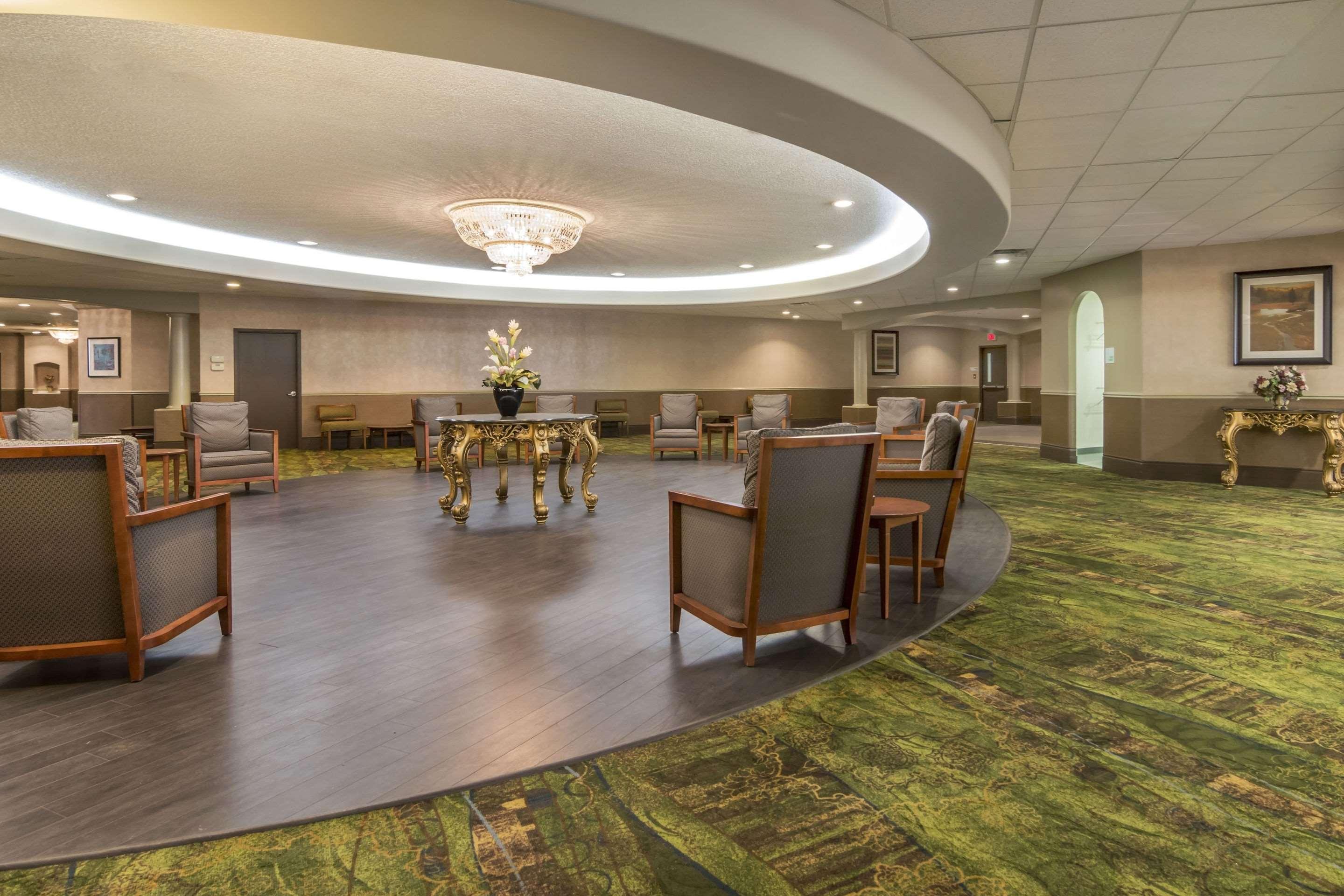 Clarion Hotel & Conference Centre Sherwood Park Bagian luar foto