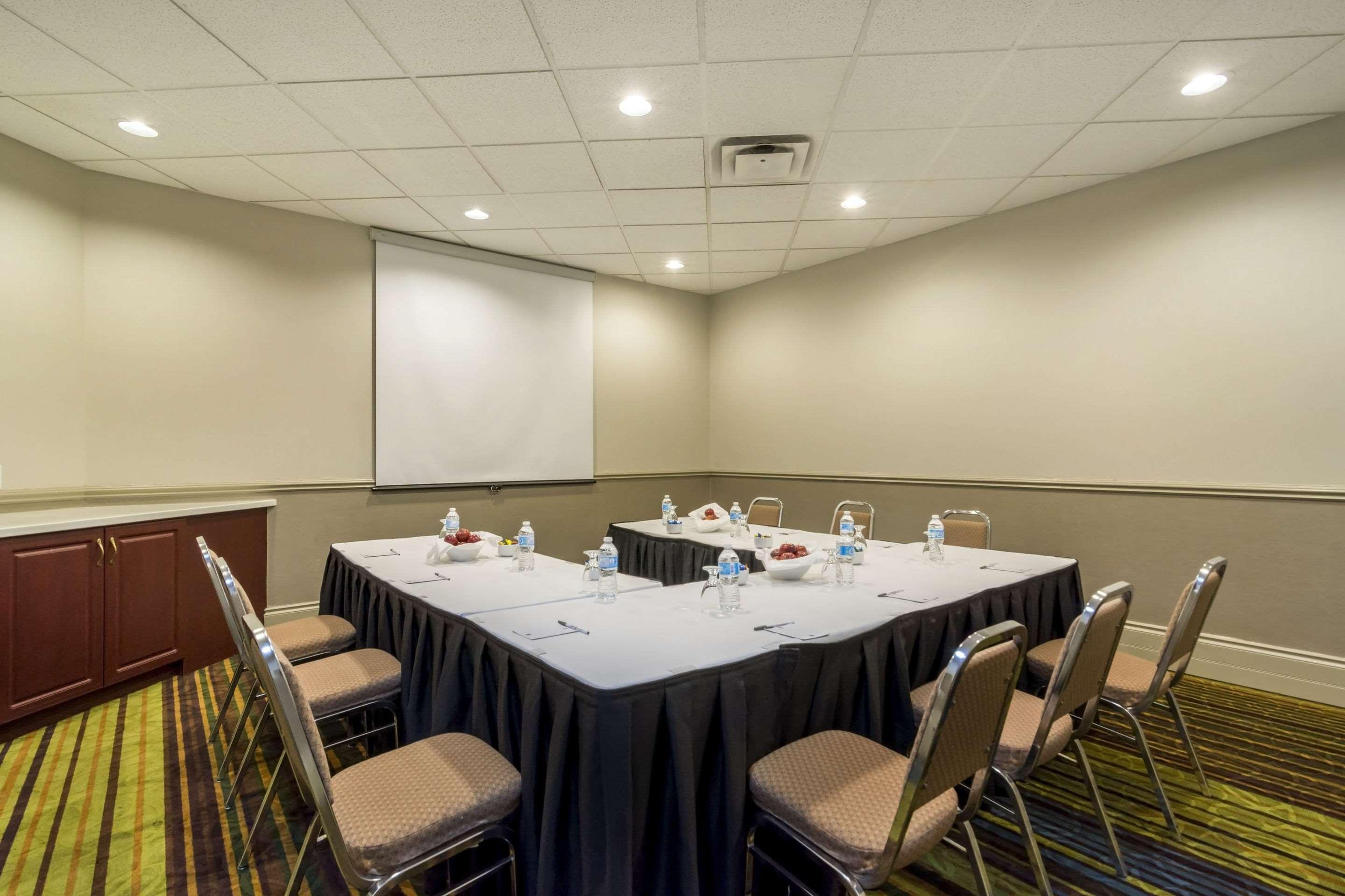 Clarion Hotel & Conference Centre Sherwood Park Bagian luar foto