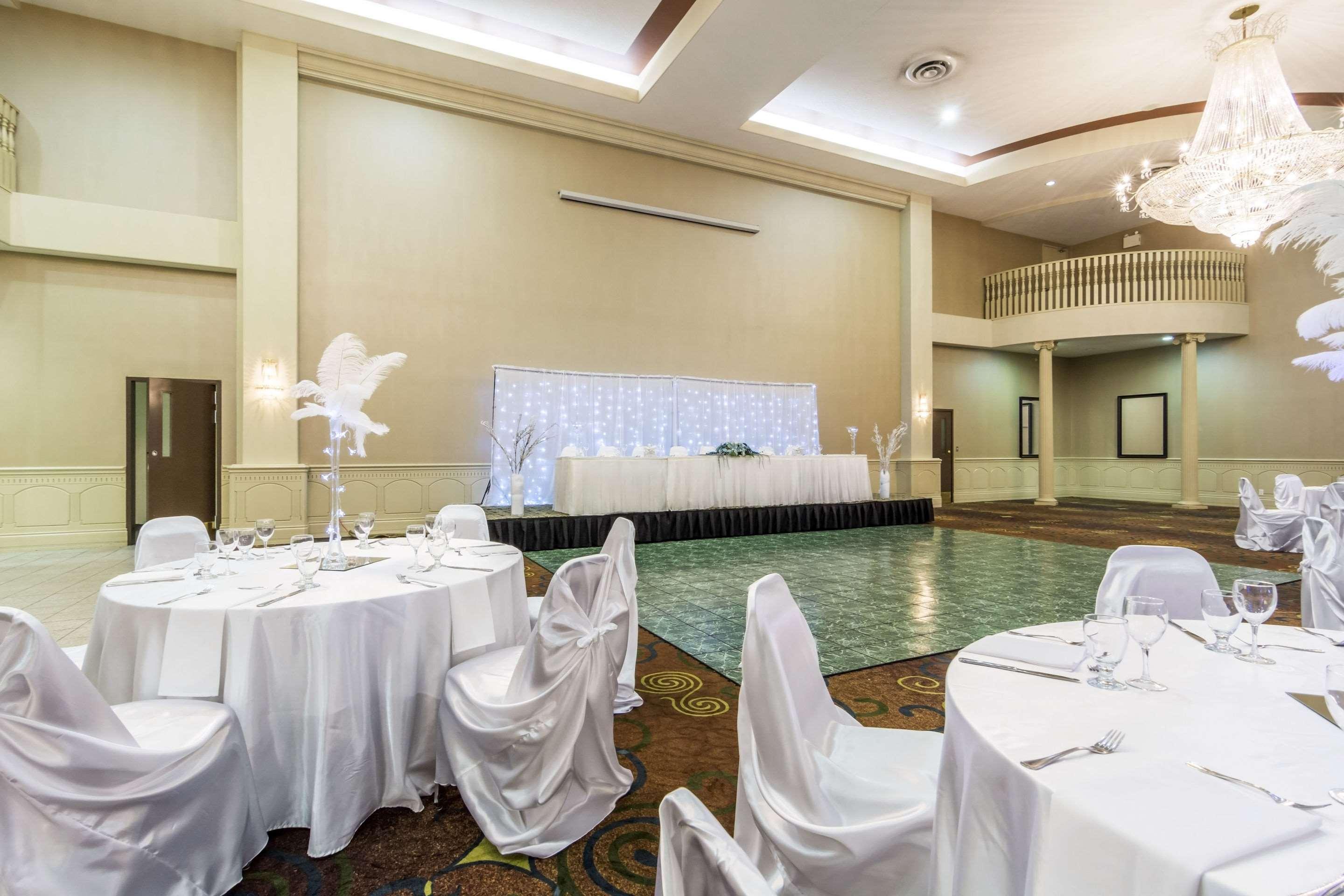 Clarion Hotel & Conference Centre Sherwood Park Bagian luar foto