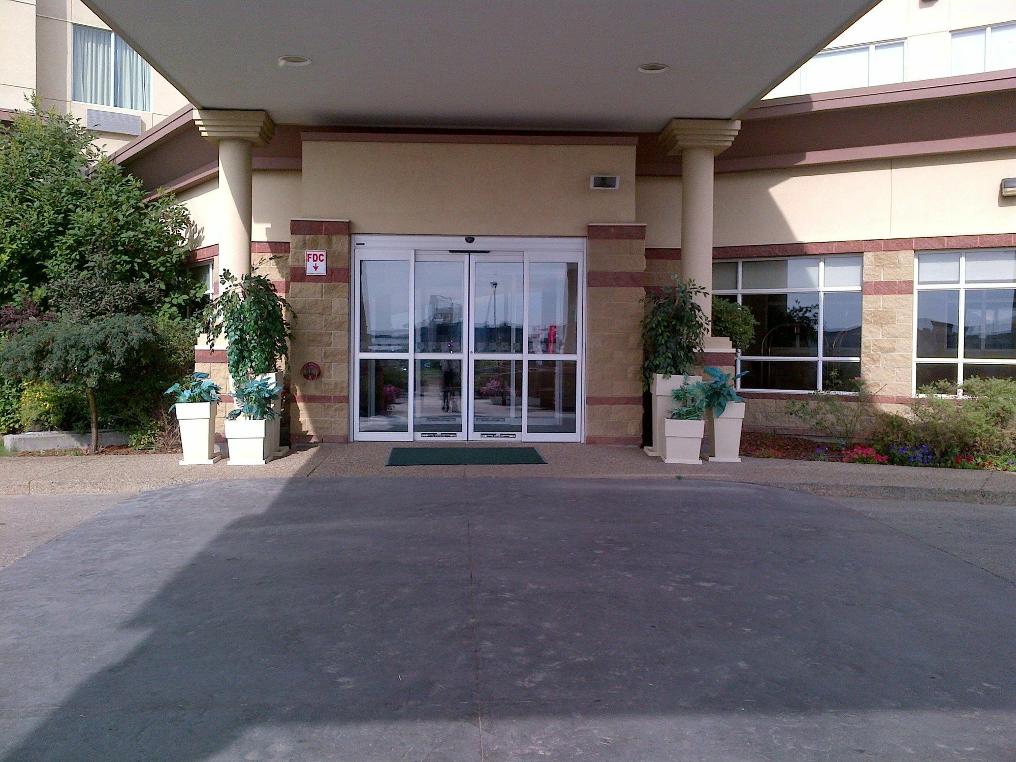 Clarion Hotel & Conference Centre Sherwood Park Bagian luar foto