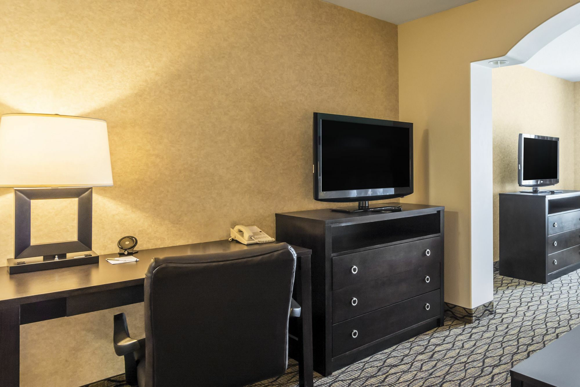 Clarion Hotel & Conference Centre Sherwood Park Bagian luar foto